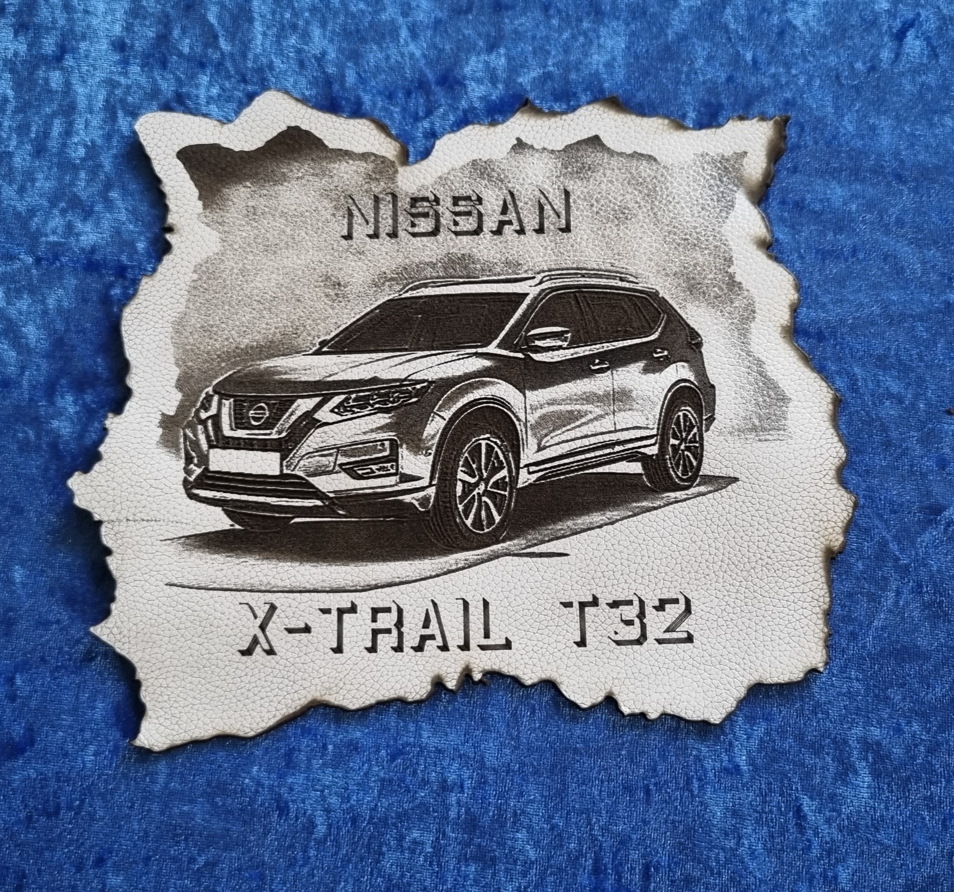 Auf einem Ledermousepad wirkt der X-Trail echt toll finde ich!